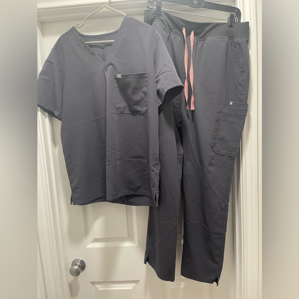 Figs scrubs